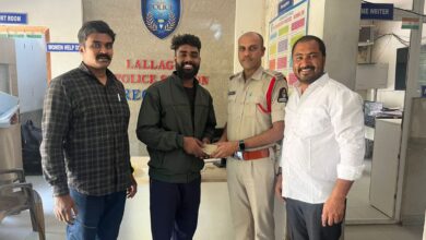 Hyderabad lineman praised for returning Rs 2 lakh found on road