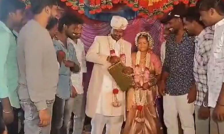 Andhra: Young man dies of heart attack while presenting wedding gift