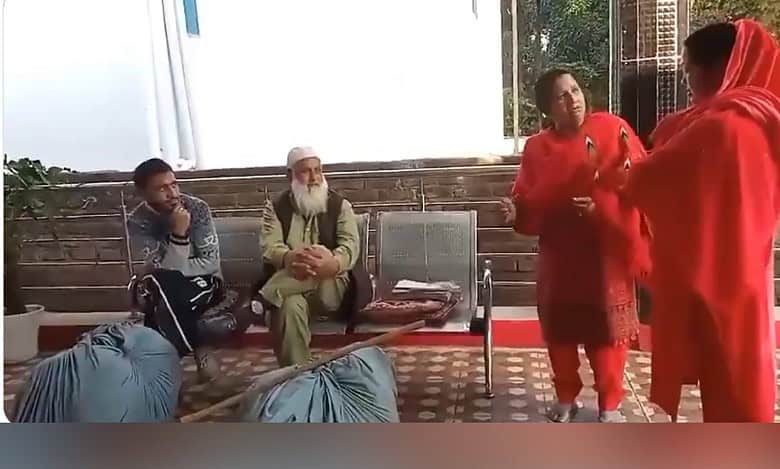 Kashmiri shawl sellers harassed in HP over religious identity