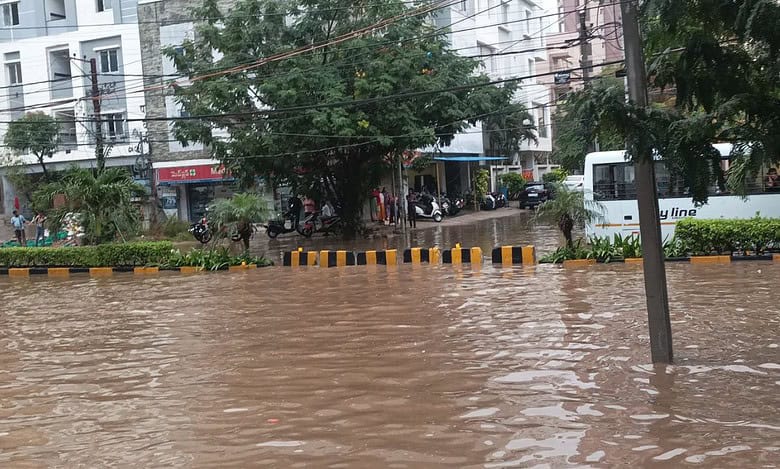 Waterlogging at DLF Road Gachibowli November 1 2024