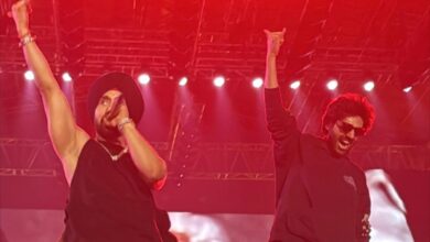 Amid Hyderabad controversy, Kartik shows support for Diljit in Ahmedabad