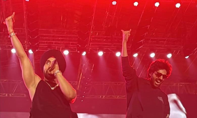 Amid Hyderabad controversy, Kartik shows support for Diljit in Ahmedabad