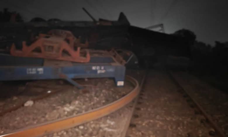 goods train derailed between Ramagundam and Raghavapuram
