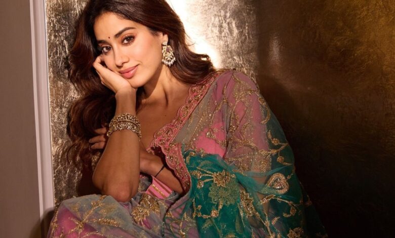 Trending video: Janhvi Kapoor spotted at Ameerpet in Hyderabad