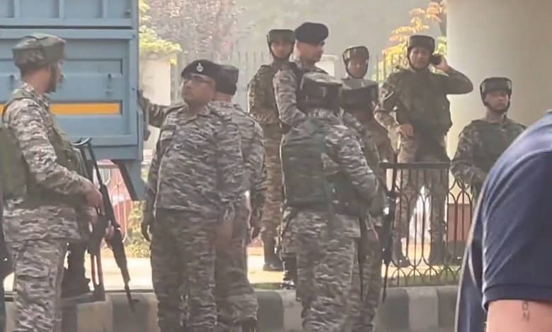 Grenade attack at sunday market in Srinagar, 6 injured