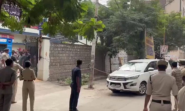 Allu Arjun appears before Hyderabad police in theatre stampede case