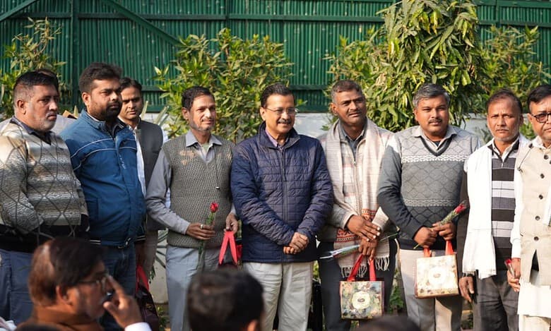 Arvind Kejriwal with auto drivers