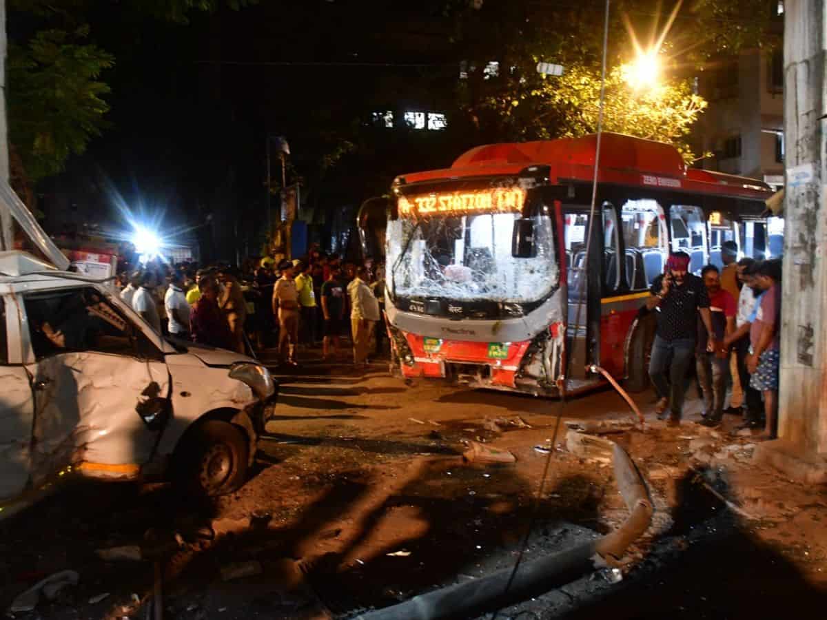 Bus accident in Mumbai