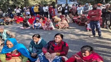 Crime Patrol actor Sapna Sing protesting against UP police to take action over his sons death