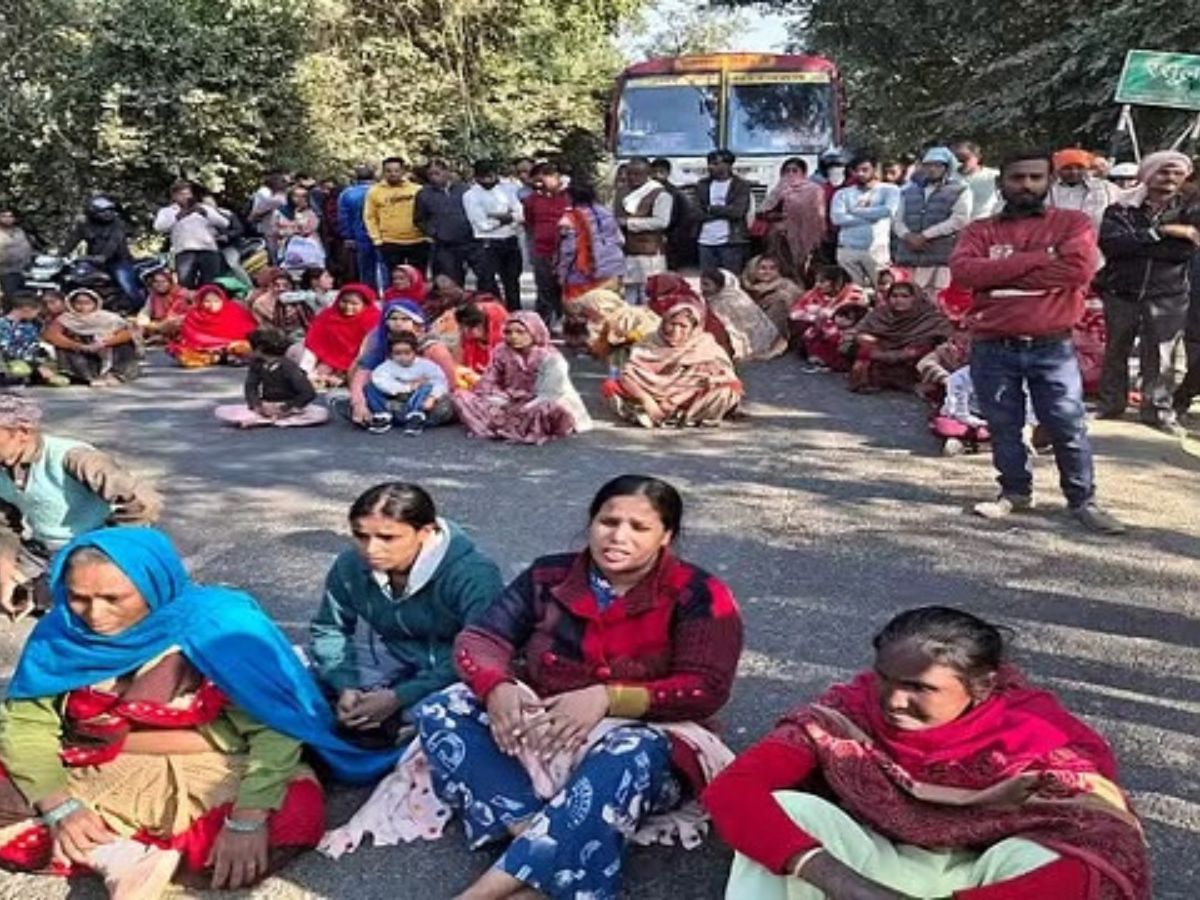 Crime Patrol actor Sapna Sing protesting against UP police to take action over his sons death