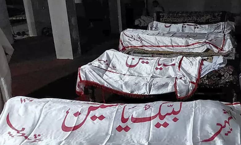 The bodies of the victims who were killed by gunmen in Parachinar, the main town of the Kurram district in Pakistan's northwestern Khyber Pakhtunkhwa province