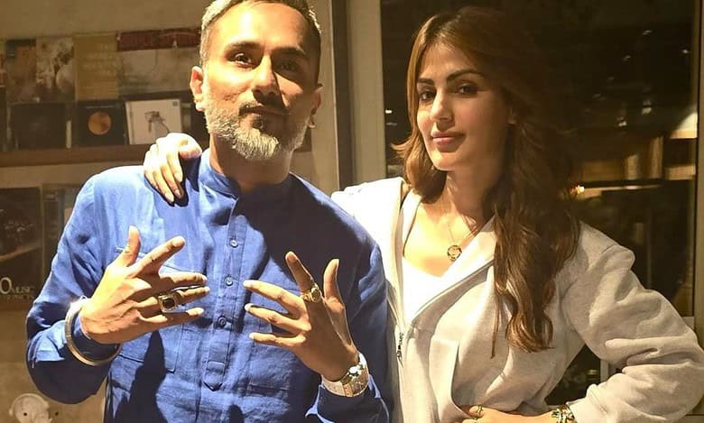 Yo Yo Honey Singh meets ‘brave soul’ Rhea Chakraborty