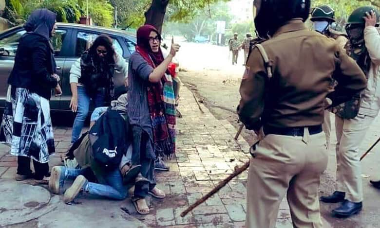 Jamia Student Ayesha Renna confronting baton-wielding police officers to save their friend from police violence in December 2019