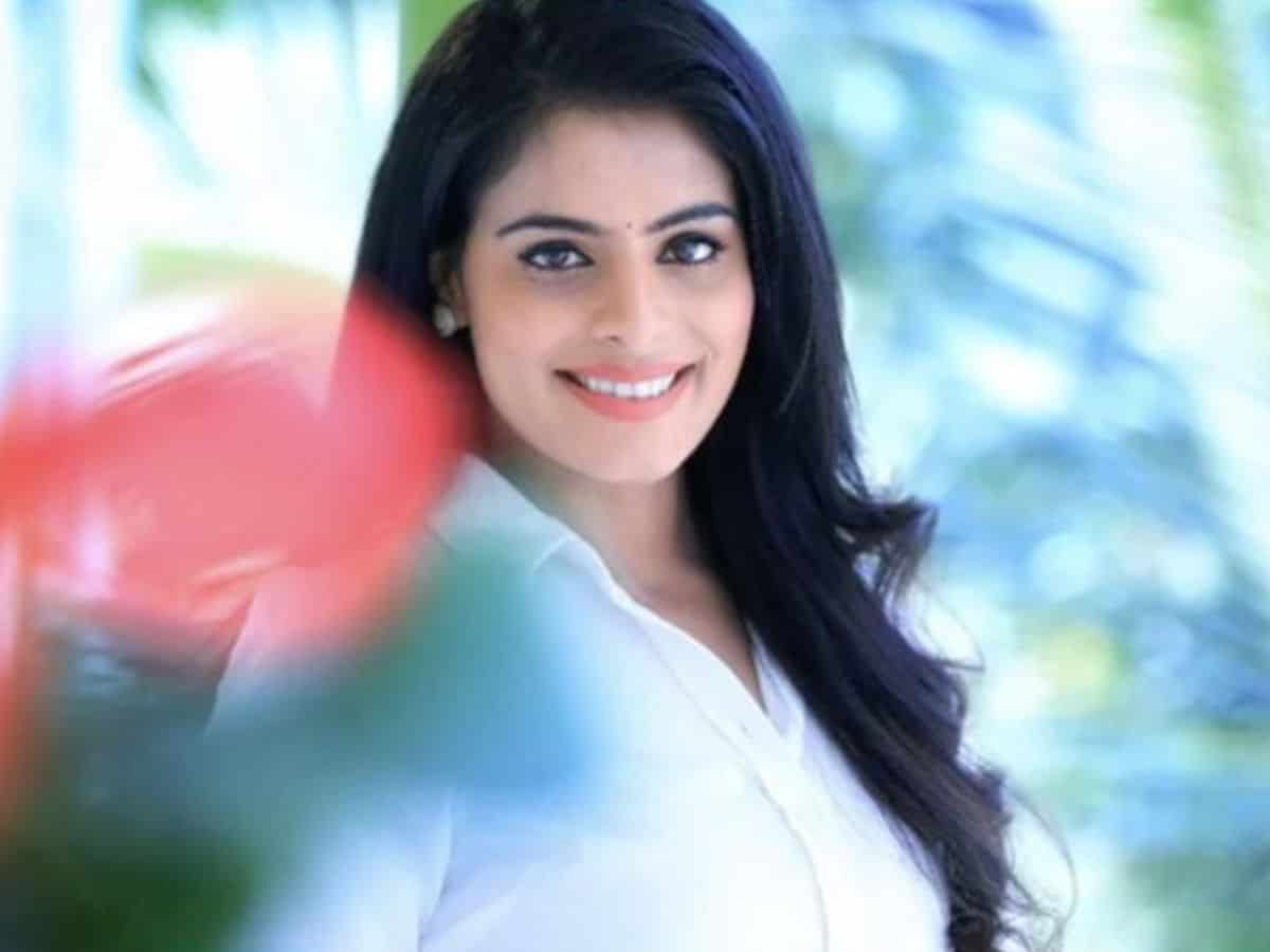 Kannada TV actress Shobhita found hanging at her Gachibowli residence on Sunday.