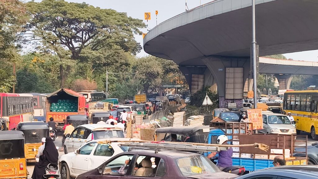 Traffic woes in Hyderabad surge due to Mehdipatnam-Tolichowki stretch works