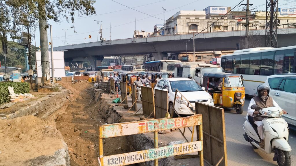 Traffic woes in Hyderabad surge due to Mehdipatnam-Tolichowki stretch works