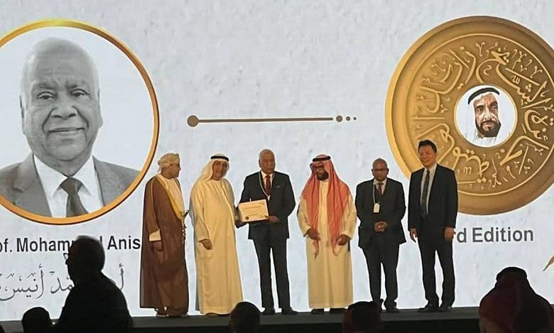 Prof Mohammad Anis receiving the Sheikh Zayed International Award in Dubai.jpg