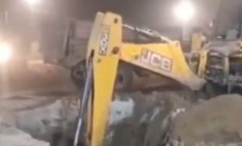 Over 68 hrs on, 3-yr-old still stuck in borewell; rat miners roped in Raj