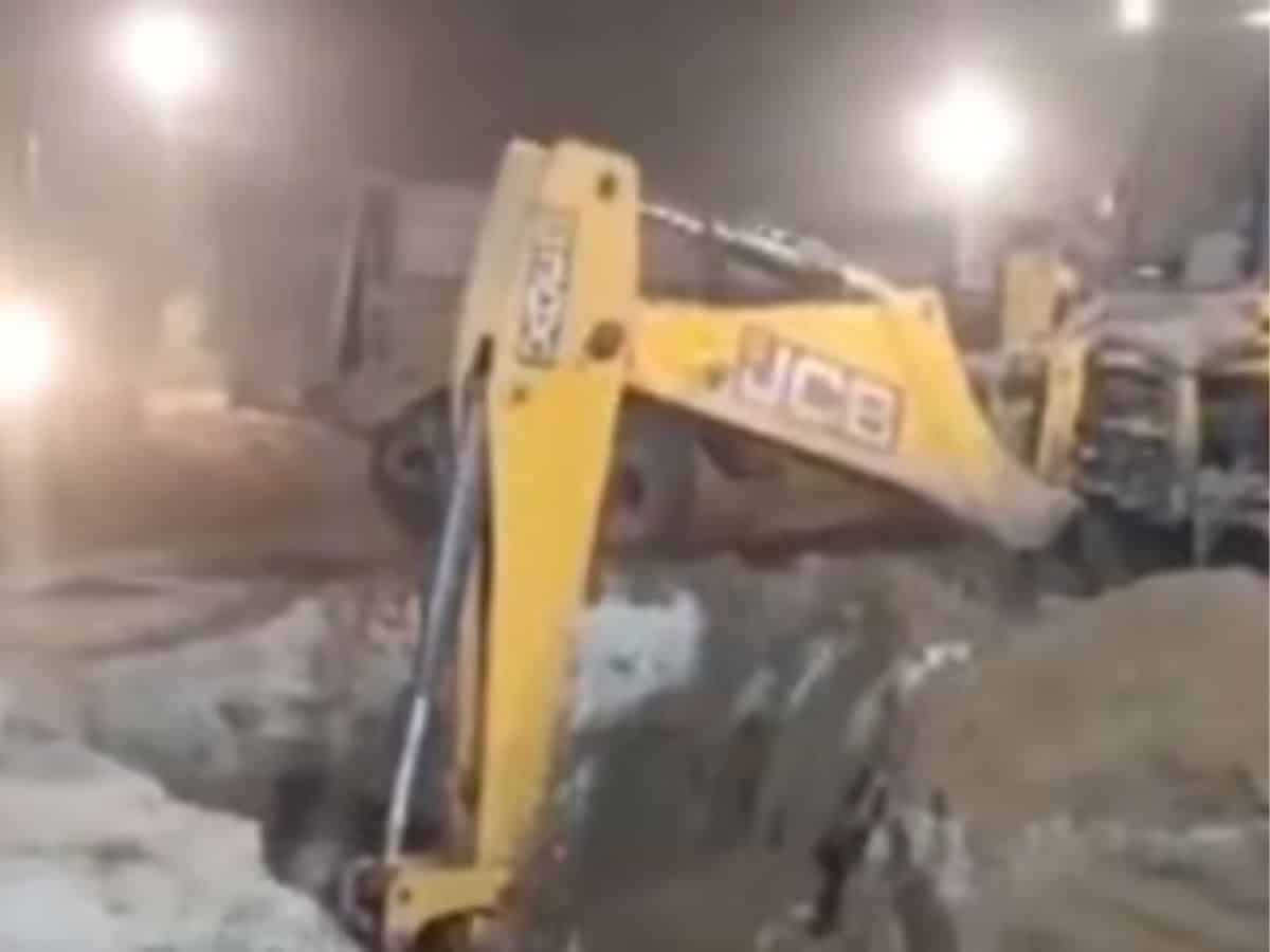 Over 68 hrs on, 3-yr-old still stuck in borewell; rat miners roped in Raj