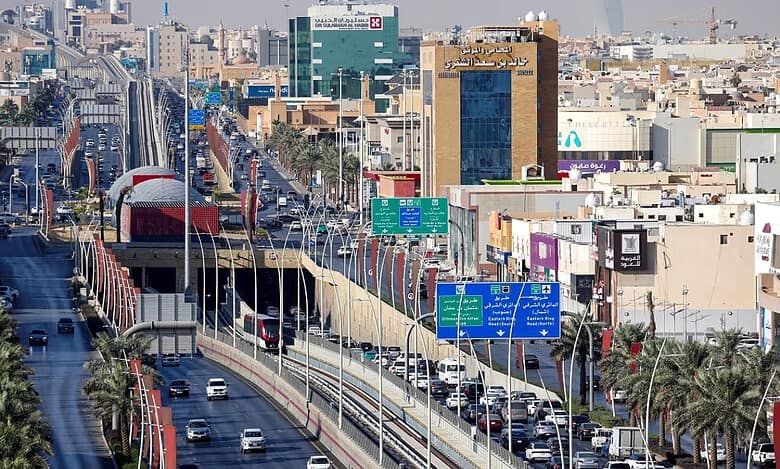 Saudi Arabia: One dead, 10 injured in 20-vehicle collision