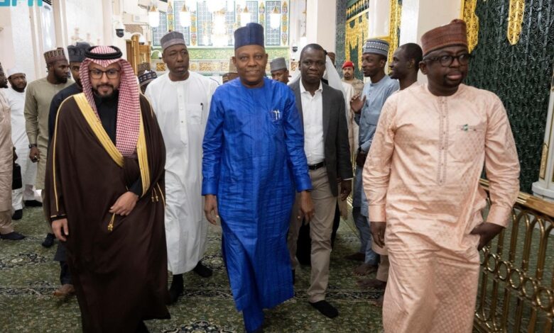 Nigerian Vice President visits Prophet’s mosque in Madinah