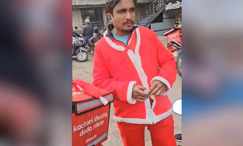 Video: Zomato delivery man forced to remove Santa Claus attire in MP