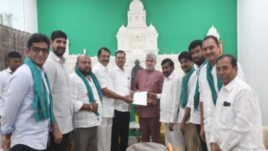 BRS lodges complaint against Telangana min over remarks on Harish Rao