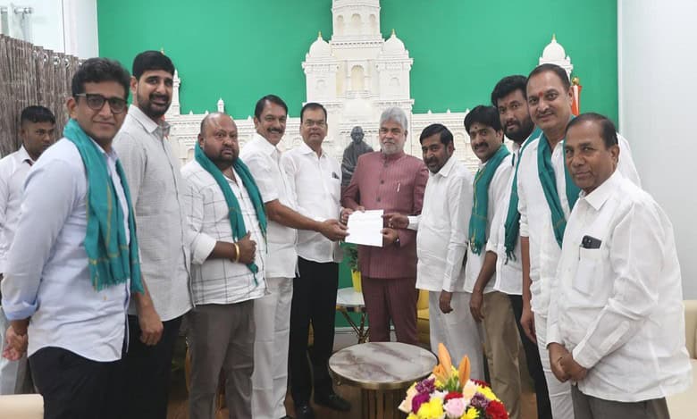 BRS lodges complaint against Telangana min over remarks on Harish Rao