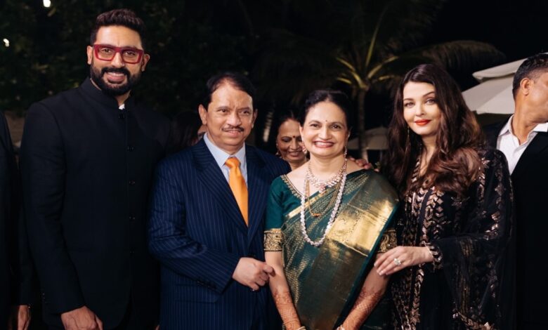 Abhishek, Aishwarya clicked together at a wedding, Hrithik, Saba join