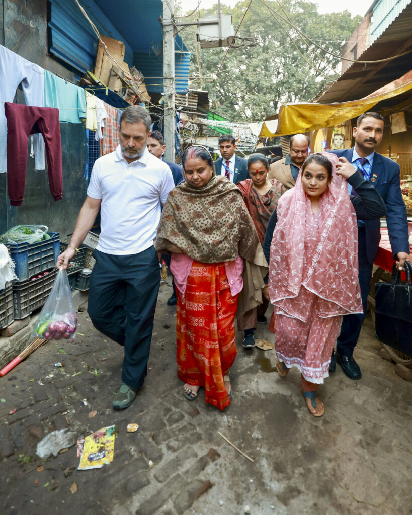 Rahul Gandhi visits vegetable market in New Delhi