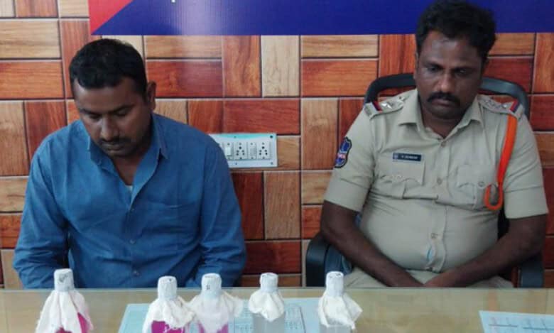 2 Telangana cops arrested for demanding Rs 3 lakh bribe