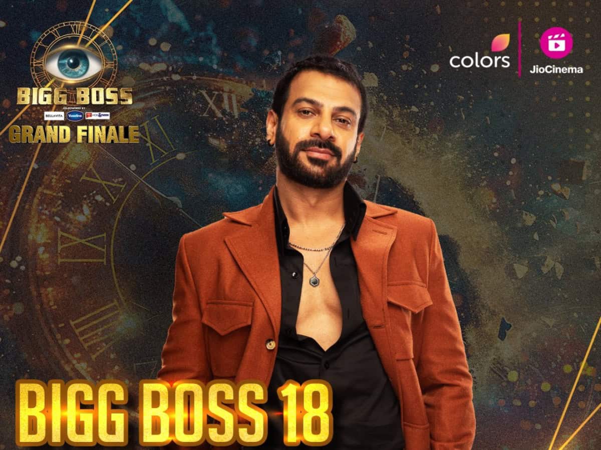 Karan Veer Mehra lifts the 'Bigg Boss 18' trophy