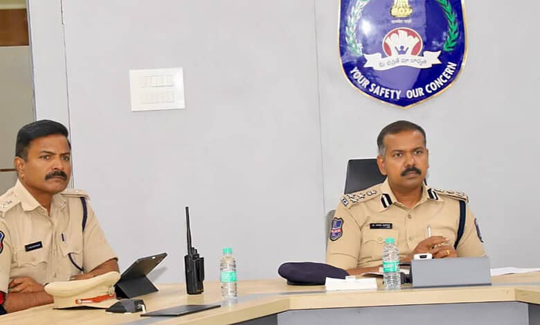 Cyberabad police flag frequent traffic violations by delivery agentsCyberabad police flag frequent traffic violations by delivery agents