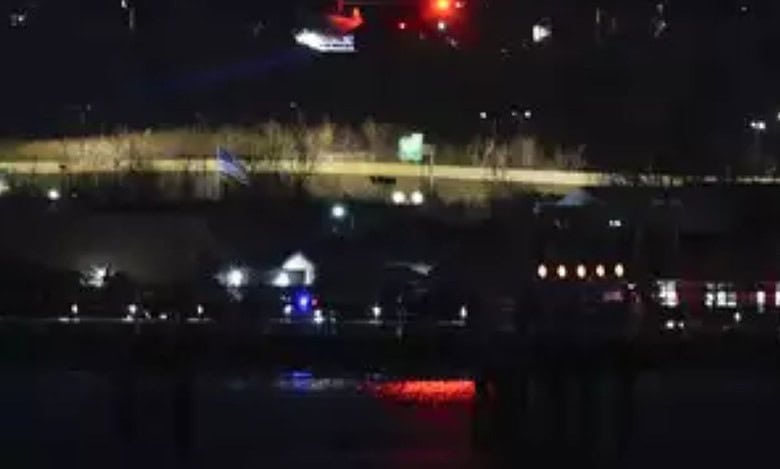 US: Jet with 64 on board strikes Army helicopter on air in DC