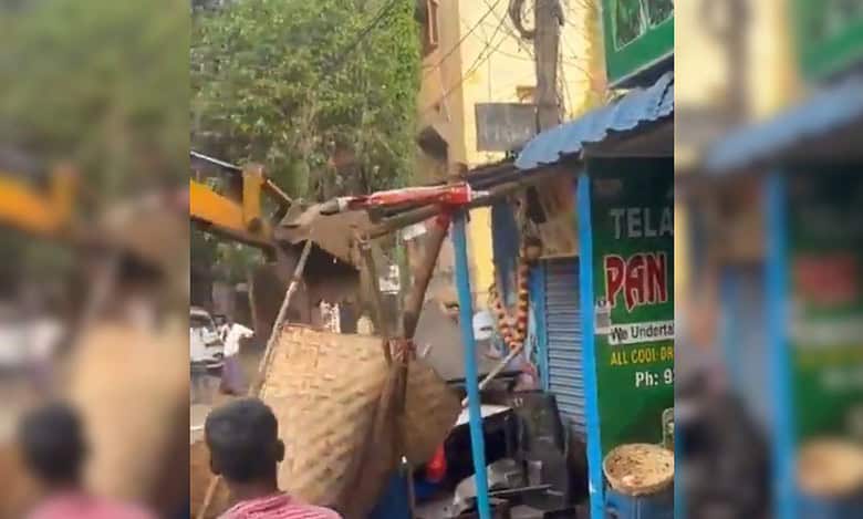 Hyderabad: Encroachments around Sundarayya Park bulldozed
