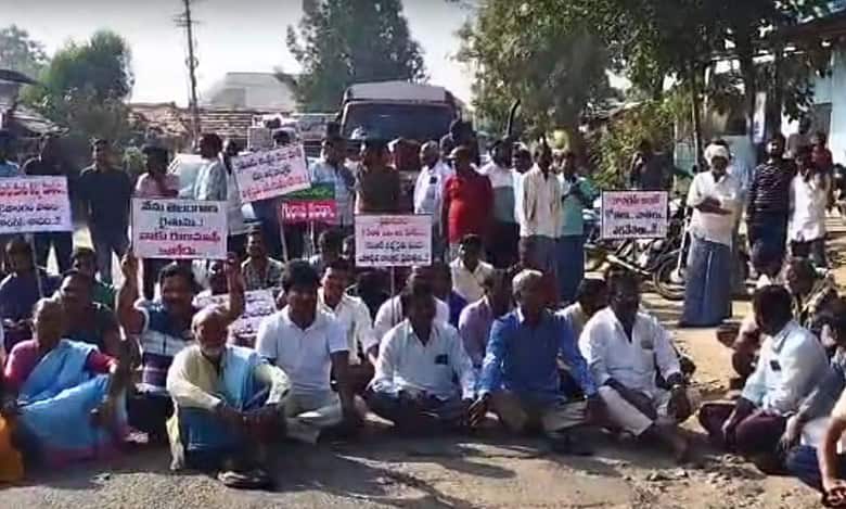 Farmers in Siddipet protest against Revanth Reddy government
