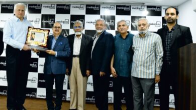 Dr. Ausaf Sayeed presents a memento to Ahmed Khan, the newly elected president of MESCO. Dr. Qutubddin, Dr Yousuf Azam, Iftekhar Shareef , Dr Iftekharuddin, Dr. Akber Mohammed and Khaled Shahbaaz can be seen.