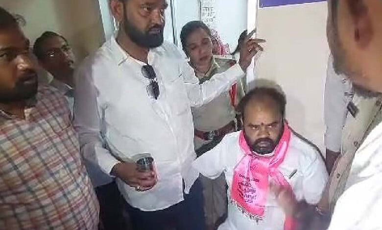 BRS, Congress fight in Telangana's Nalgonda over removal of banners