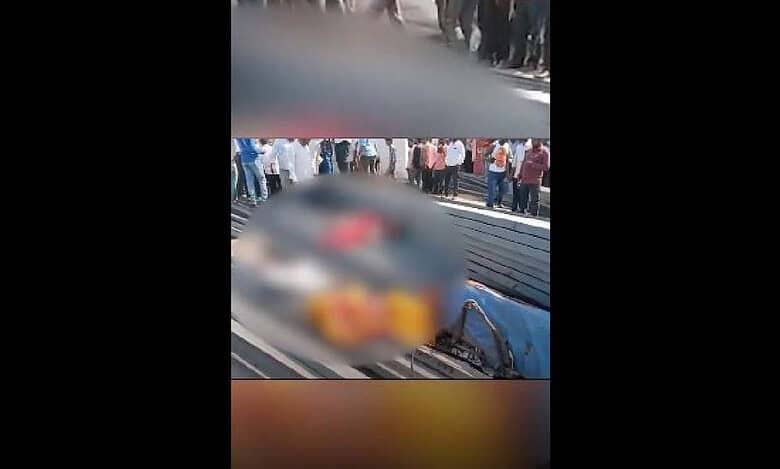 Video: Seven including infant killed in accident in Telangana