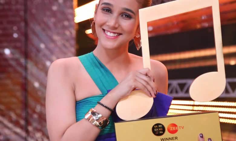 Shradha Mishra lifts the winner's trophy of 'Sa Re Ga Ma Pa!'