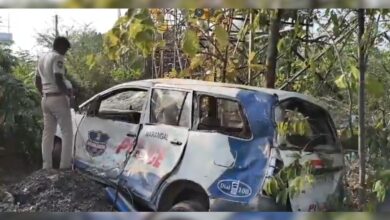 Police vehicle in Telangana Dy CM Bhatti's convoy overturns