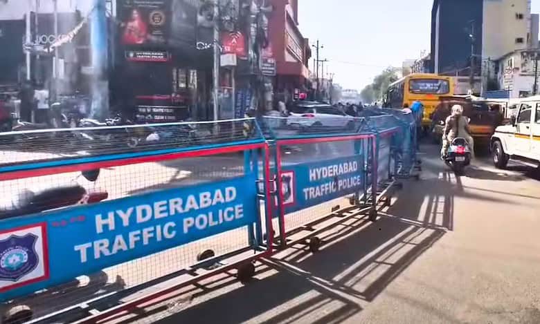 Barricades at Madina circle near Charminar cause trouble for commuters