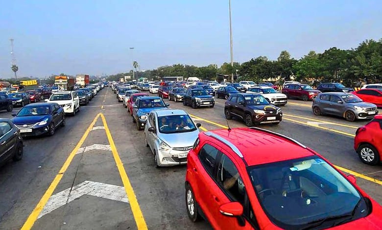 Highways leading to Andhra clogged by Sankranti exodus
