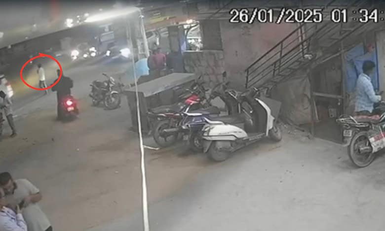 Telangana: Man dies by suicide by coming under lorry in Medchal