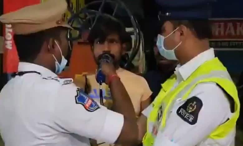 Drunk citizens give hard time to Hyderabad traffic police on New Year eve