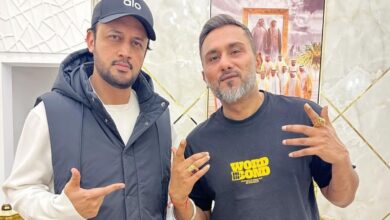 Honey Singh poses with Pakistani singer Atif Aslam, says ‘borderless brothers’