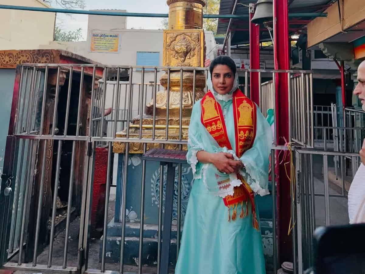 Priyanka seeks divine blessings early morning in Hyderabad temple