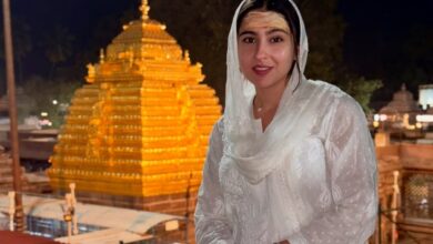 Sara Ali Khan visits Sri Mallikarjuna Swamy temple