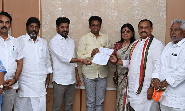 Congress issues B-form to V Narender Reddy to contest Graduates' MLC election.