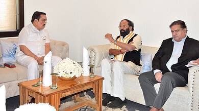 Uttam Kumar meets Union minister to discuss Telangana's water issues with AP.